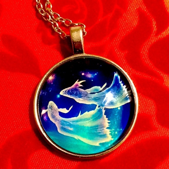 Pisces 🐚 Zodiac Artistic Circle Pendant - Picture 5 of 7